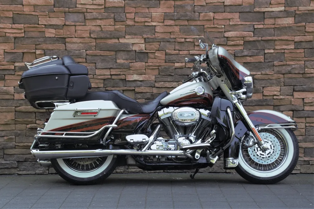 2006 Harley-Davidson FLHTCUSE Electra Glide Ultra Screamin Eagle CVO 103 *VERKOCHT*