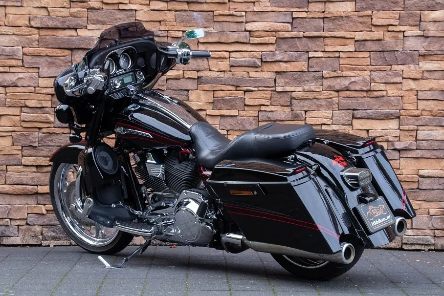 2011 Harley-Davidson FLHXSE2 CVO Street Glide 110 Screamin Eagle *VERKOCHT*