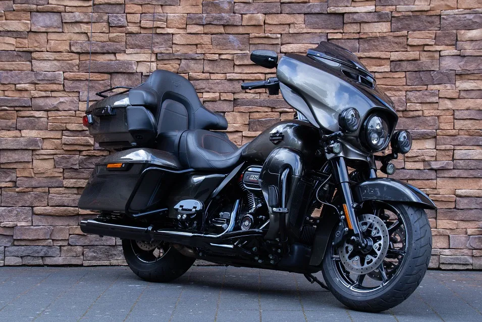 2018 Harley-Davidson FLHTKSE CVO Ultra Limited 117 Screamin Eagle *VERKOCHT*