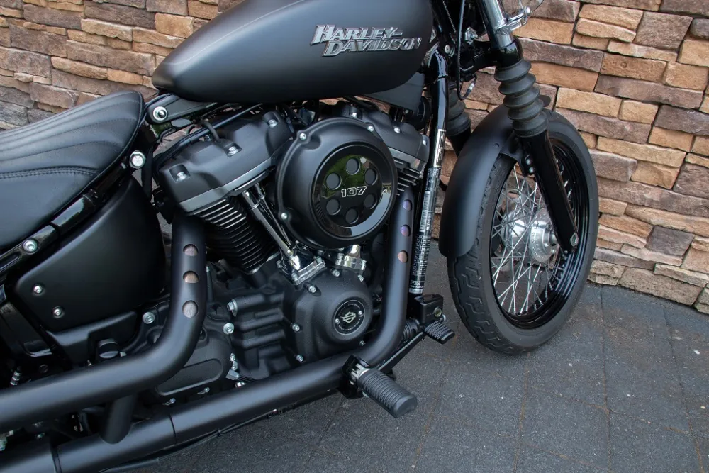 2018 Harley-Davidson FXBB Street Bob Softail M8 107 Jekill & Hyde *VERKOCHT*