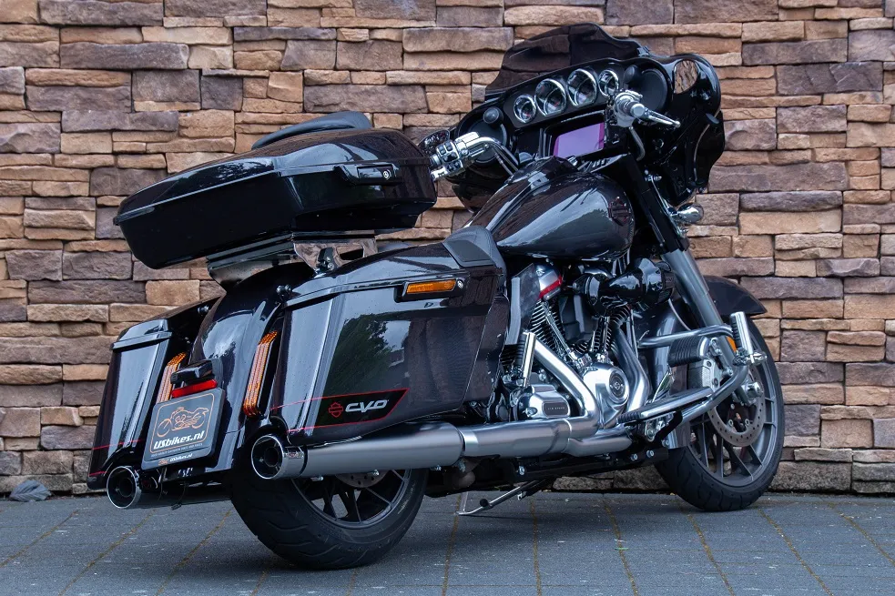 2020 Harley-Davidson FLHXSE Street Glide CVO 117