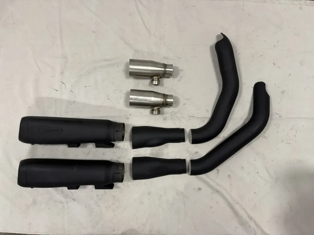 Akrapovic Slip-ons uitlaatdempers black met hitteschilden Sportster (2006-2013) S-HDSPSO1-HB