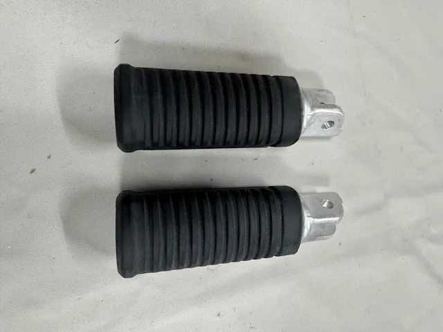 Harley-Davidson Rider footpeg Softail set FLSB, FXBB, FXBR/S & FXLR (2018-up)