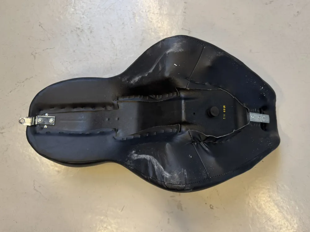 51470-06A Harley-Davidson Comfort Reach Duo zadel softail (2006-2017)