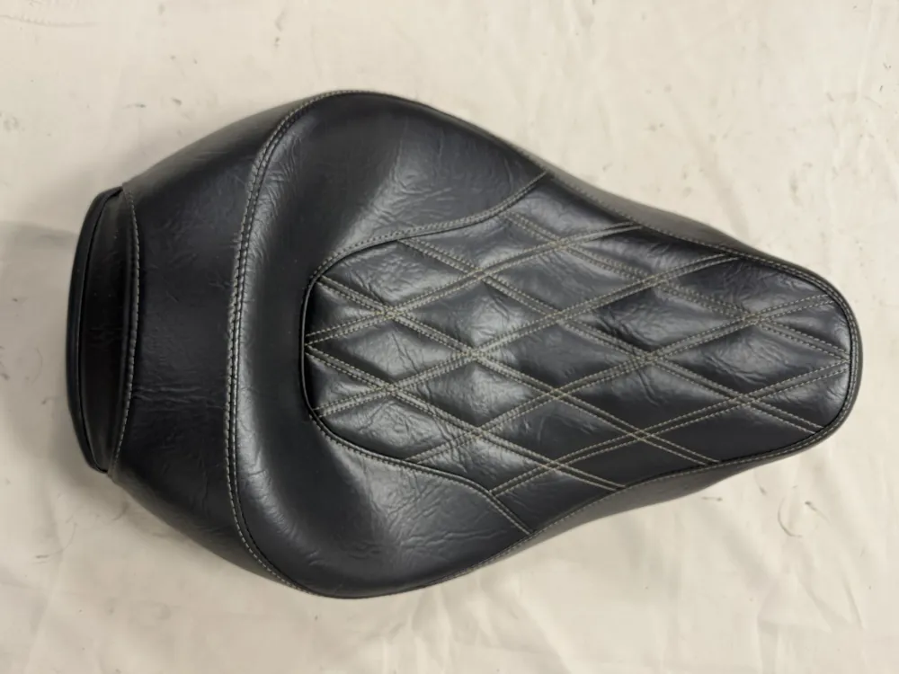 Harley-Davidson Low Profile Touring Seat Diamond Pattern Mahogany Brown (2009-2023) 52000057