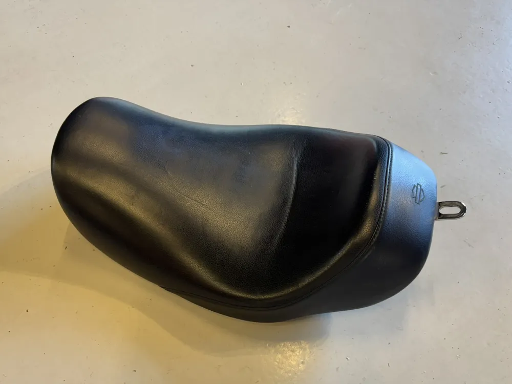 Harley-Davidson Dyna Solo seat (2006-2017)