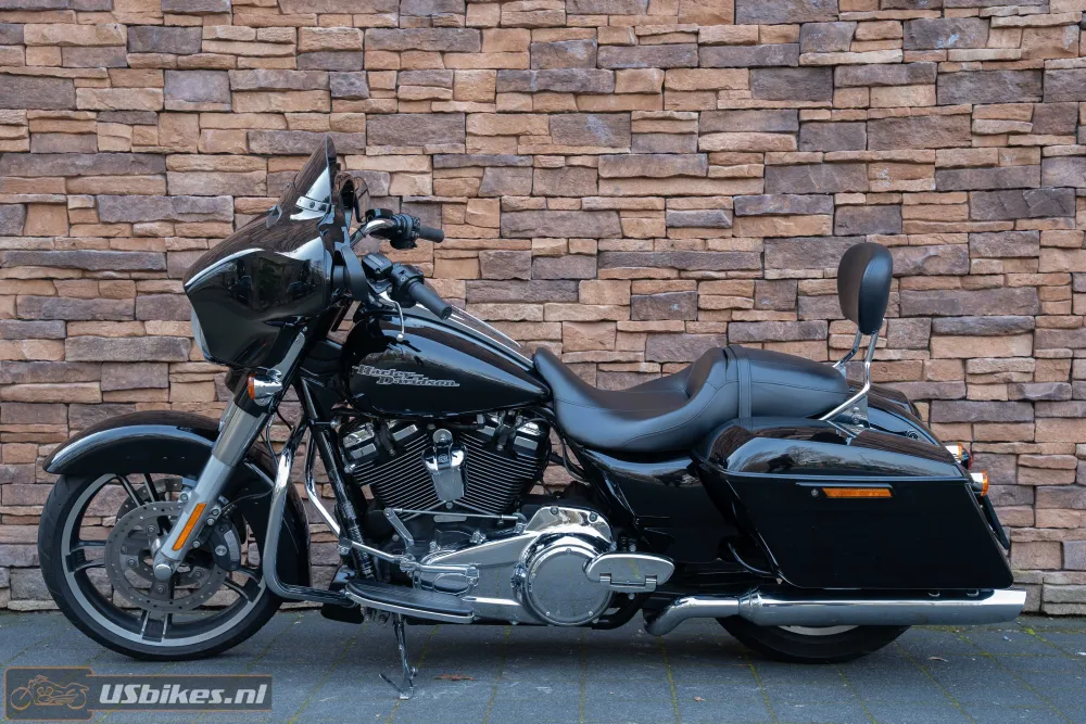 2017 Harley-Davidson FLHXS Street Glide Special 107 M8