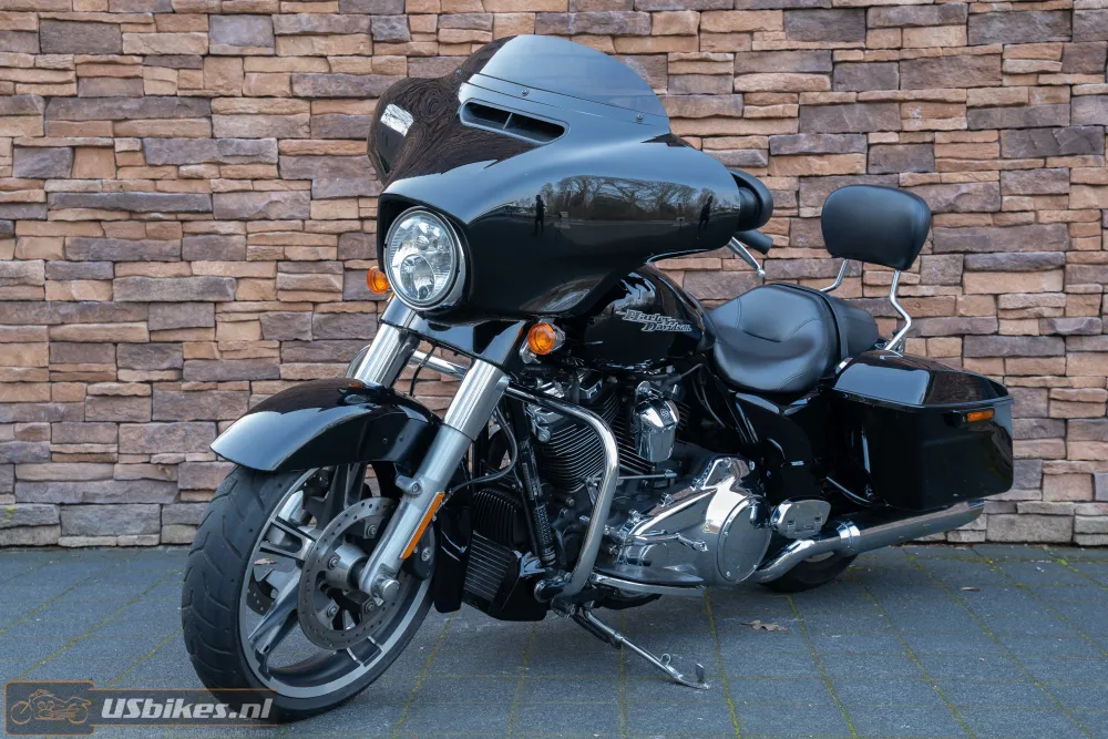 2017 Harley-Davidson FLHXS Street Glide Special 107 M8