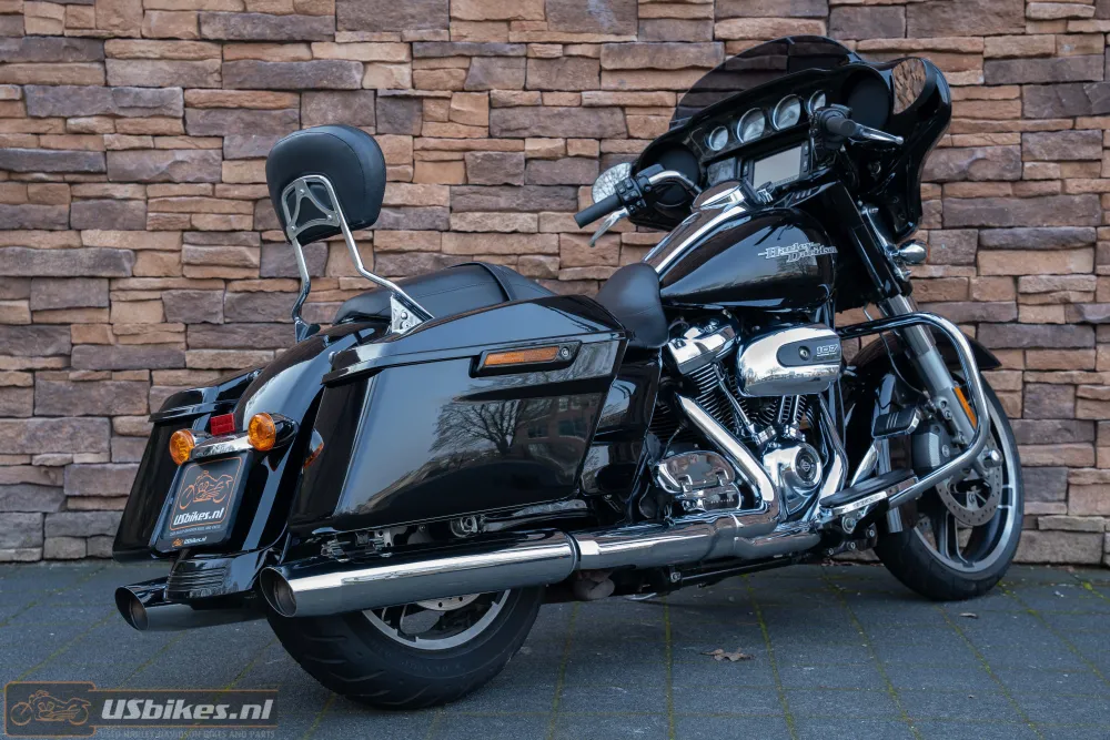 2017 Harley-Davidson FLHXS Street Glide Special 107 M8