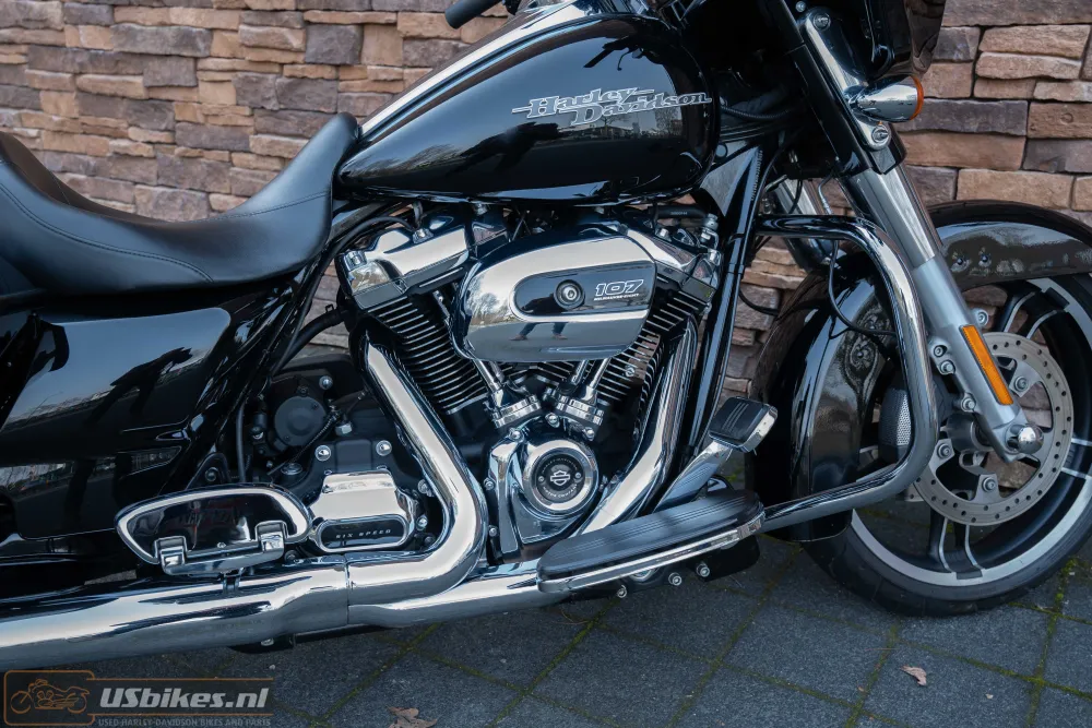 2017 Harley-Davidson FLHXS Street Glide Special 107 M8