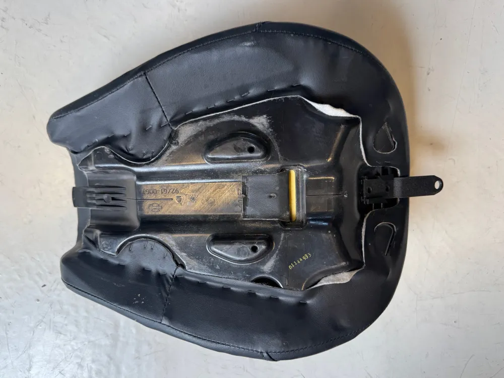 Harley-Davidson Super Reduced Solo Seat Dyna (2006-2017) 54384-11