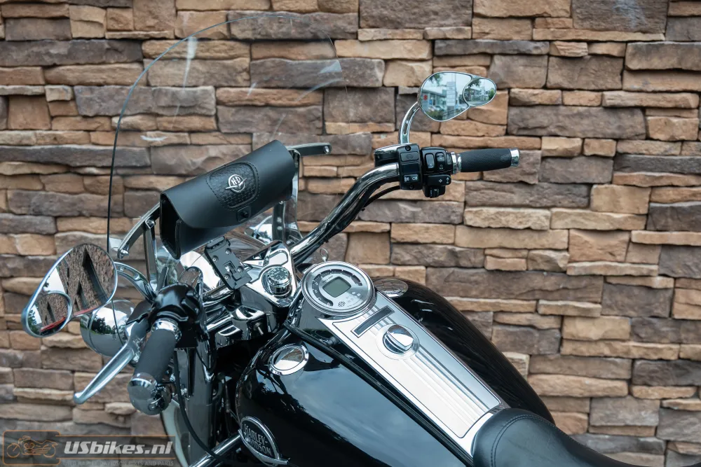 MY 2009 Harley-Davidson FLHRC Road King Classic ABS