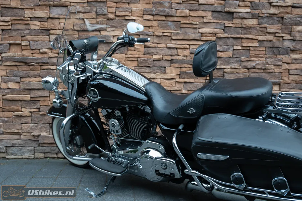 MY 2009 Harley-Davidson FLHRC Road King Classic ABS