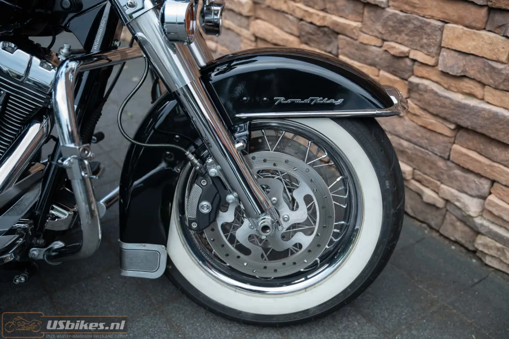 MY 2009 Harley-Davidson FLHRC Road King Classic ABS