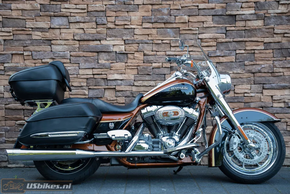 2008 Harley-Davidson FLHRSE4 CVO Road King 115th Annversary