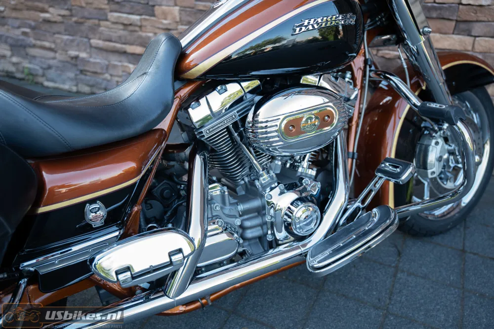 2008 Harley-Davidson FLHRSE4 CVO Road King 115th Annversary