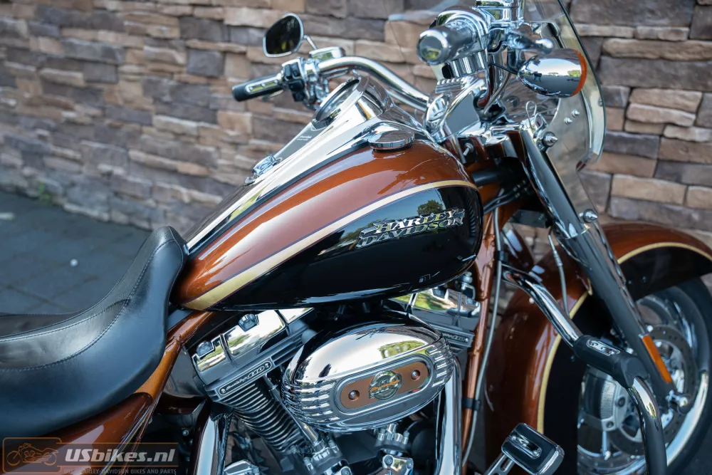 2008 Harley-Davidson FLHRSE4 CVO Road King 115th Annversary