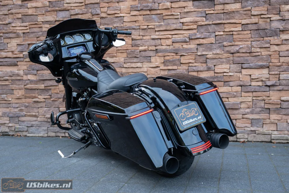 2020 Harley-Davidson FLHXS Street Glide Special 114 M8 black edition