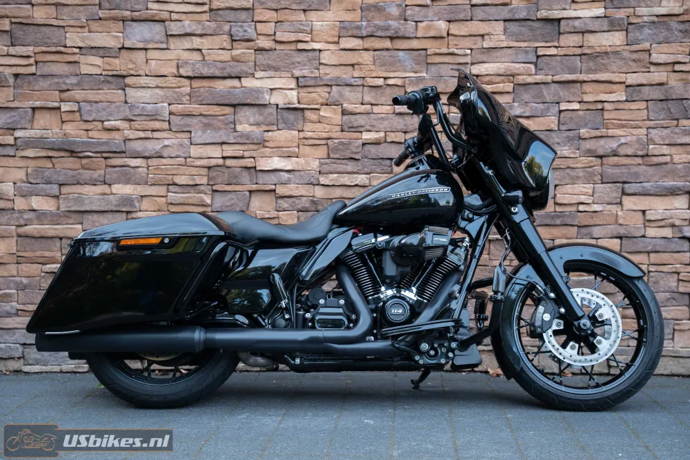 2020 Harley-Davidson FLHXS Street Glide Special 114 M8 black edition