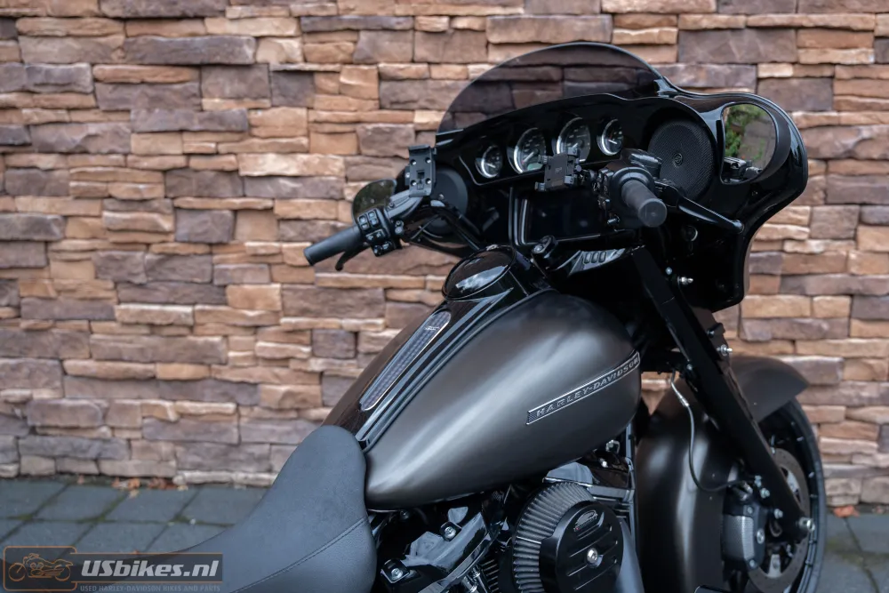 2020 Harley-Davidson FLHXS Street Glide Special 114 M8 black edition