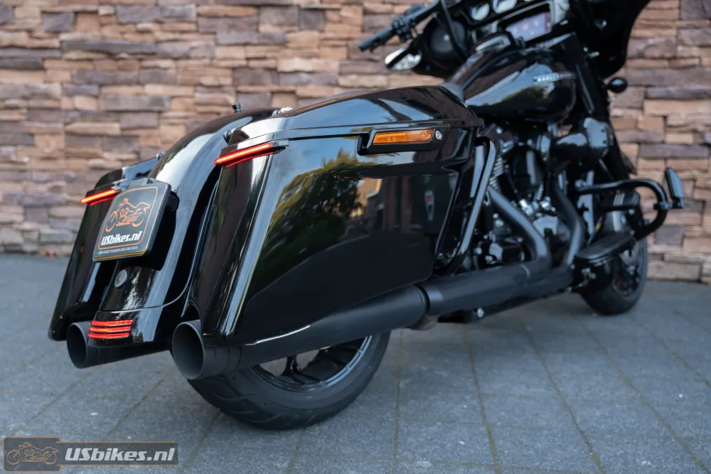 2020 Harley-Davidson FLHXS Street Glide Special 114 M8 black edition