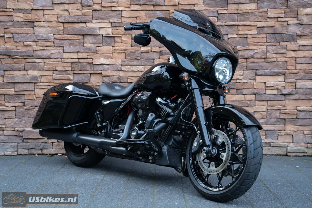 2020 Harley-Davidson FLHXS Street Glide Special 114 M8 black edition