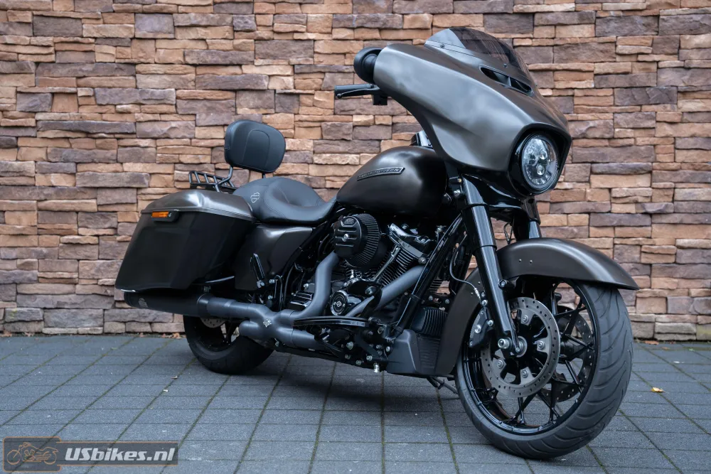2020 Harley-Davidson FLHXS Street Glide Special 114 M8 black edition
