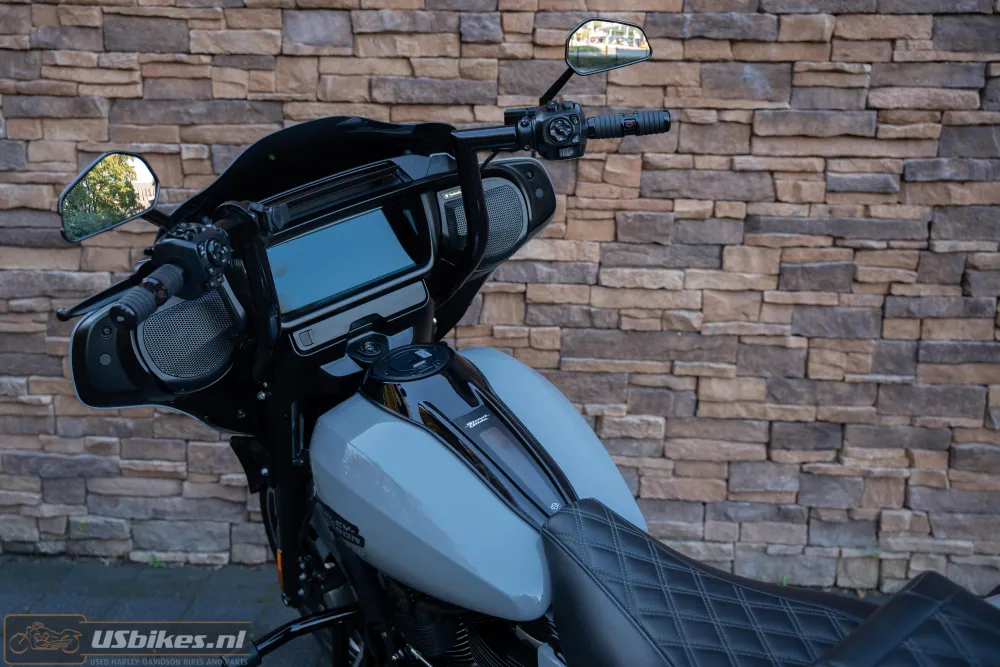 2025 Harley-Davidson FLHX Street Glide 117 M8