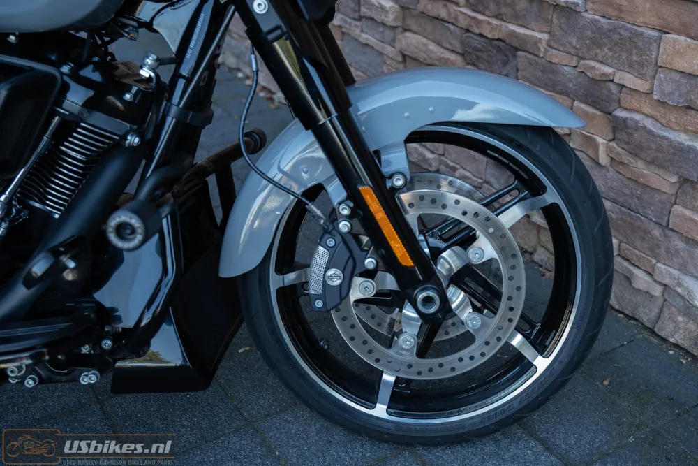 2025 Harley-Davidson FLHX Street Glide 117 M8