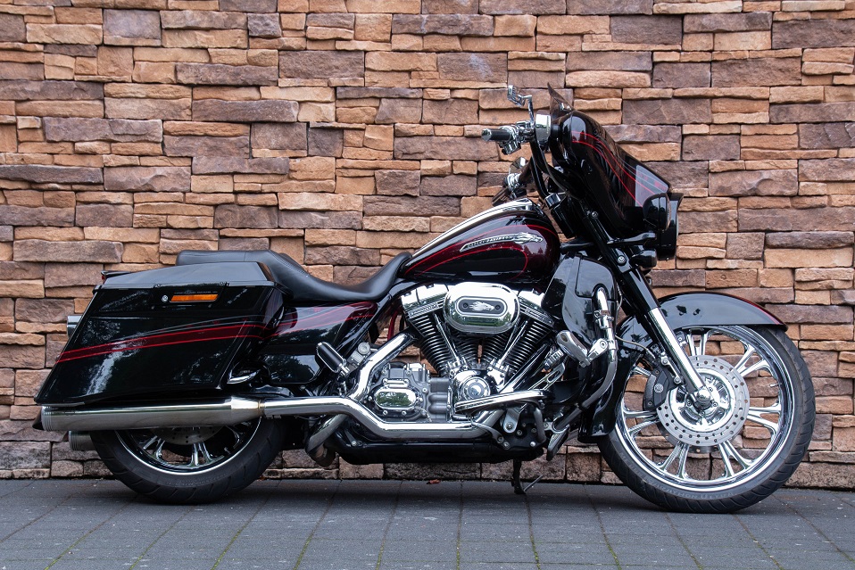2011 Harley-Davidson FLHXSE2 CVO Street Glide 110 Screamin Eagle *VERKOCHT*