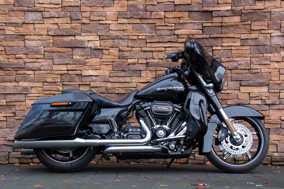 2017 Harley-Davidson Street Glide CVO 114 FLHXSE Screamin Eagle *VERKOCHT*