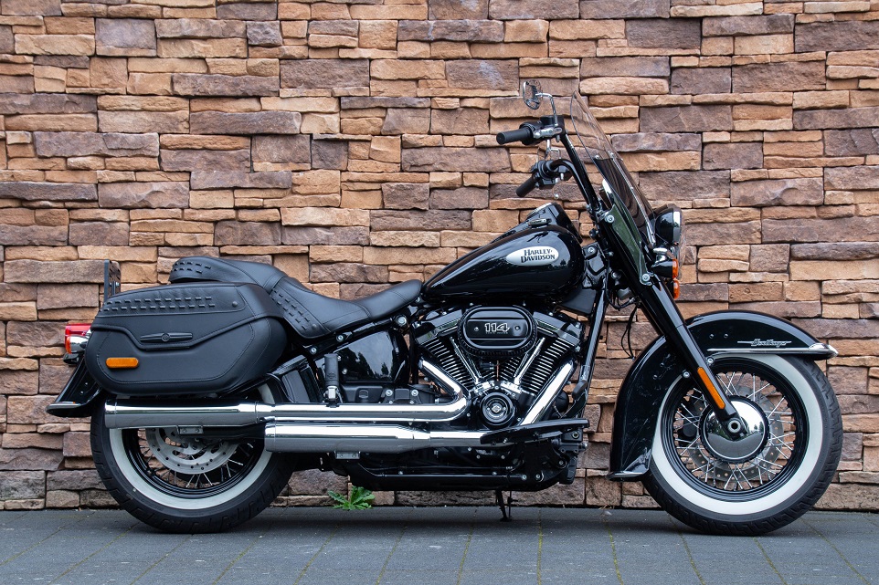 2021 Harley-Davidson Heritage Classic Softail 114 FLHCS Black Edition *VERKOCHT*