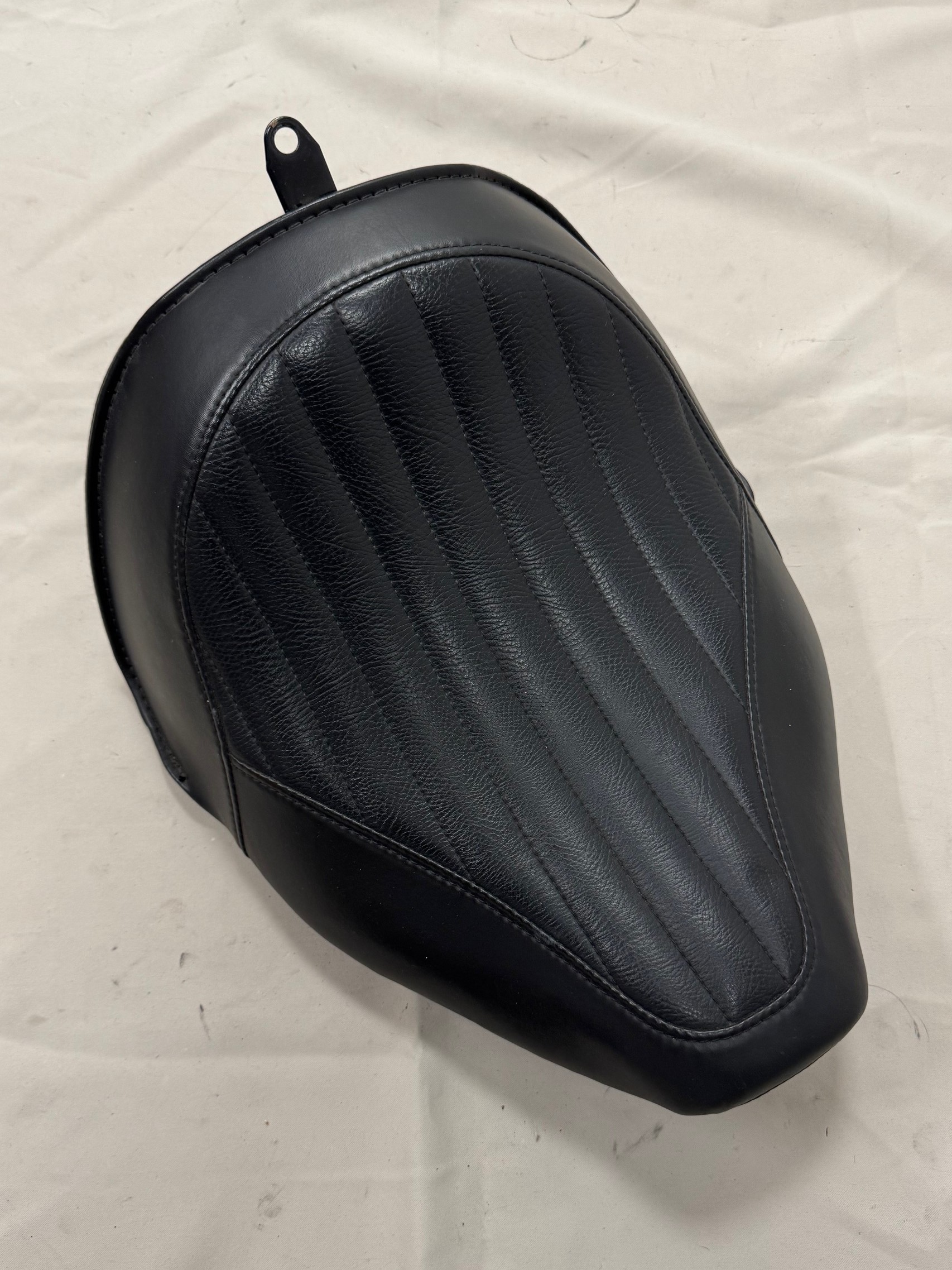 52000031(A) zadel voor Harley-Davidson Softail Slim FLS(S) zgan (2012-2017)