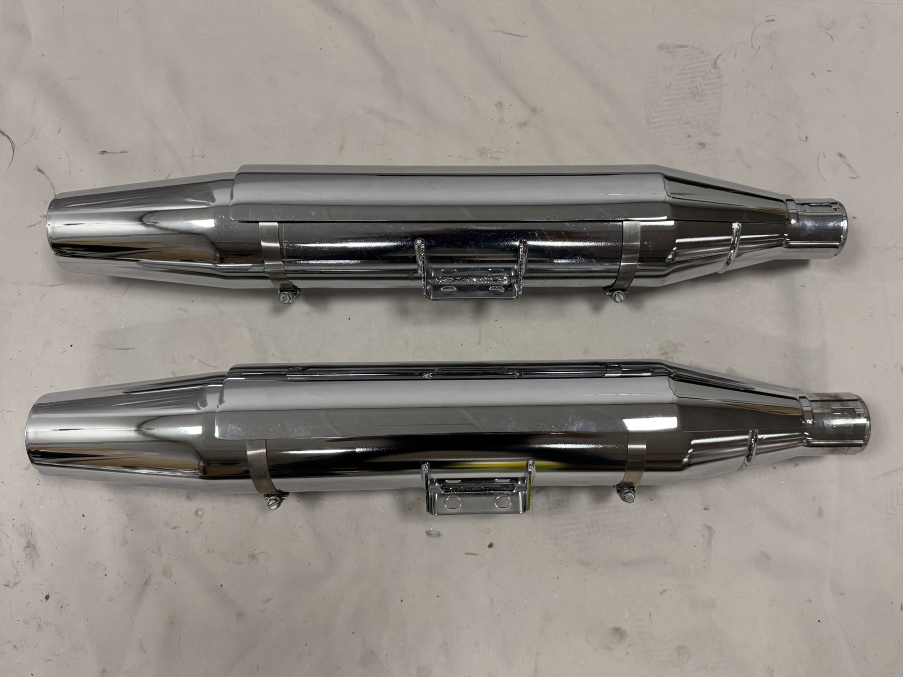 Uitlaatdempers Harley-Davidson Softail M8 FLHC(S) Heritage FLDE Deluxe (2018-up) 64900456