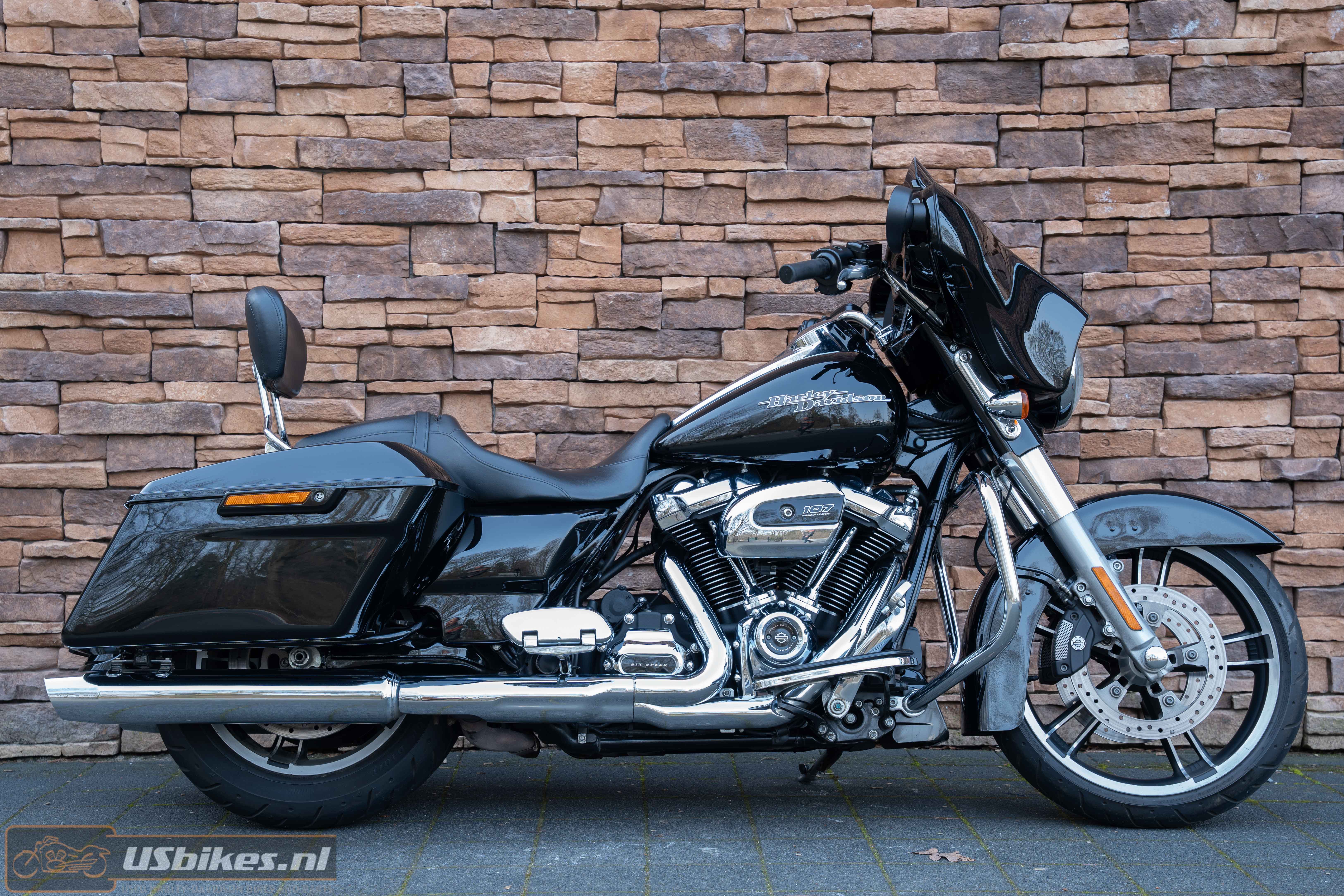 2017 Harley-Davidson FLHXS Street Glide Special 107 M8