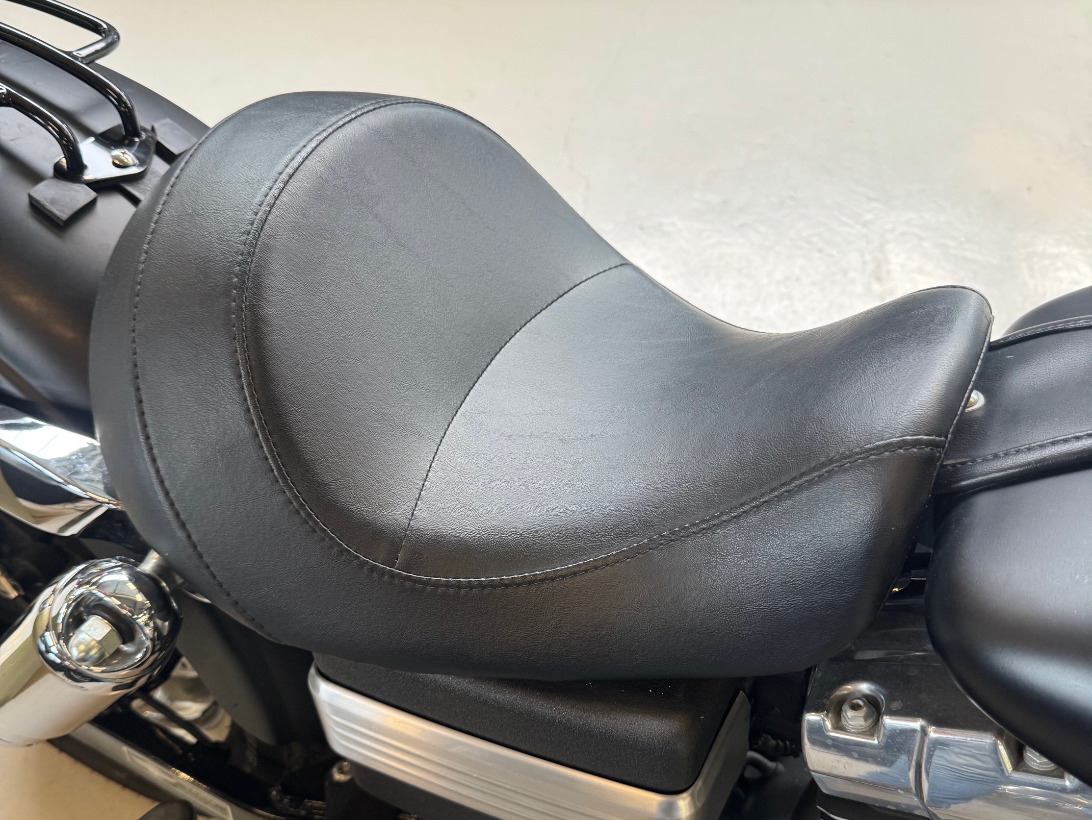 Harley-Davidson Super Reduced Solo Seat Dyna (2006-2017) 54384-11