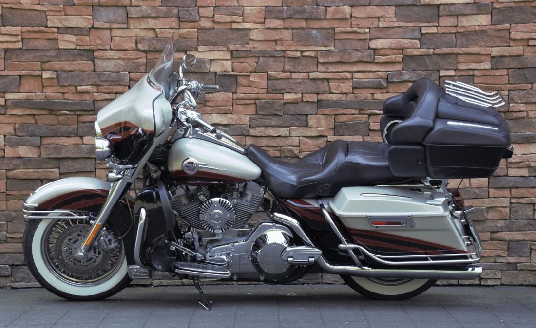 2006 Harley-Davidson FLHTCUSE Electra Glide Ultra Screamin Eagle CVO 103 L