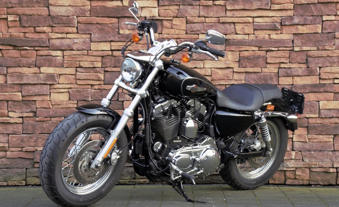 2011 Harley-Davidson XL1200C Sportster Custom LV2