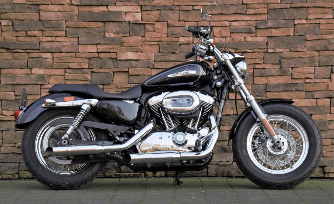 2011 Harley-Davidson XL1200C Sportster Custom R2