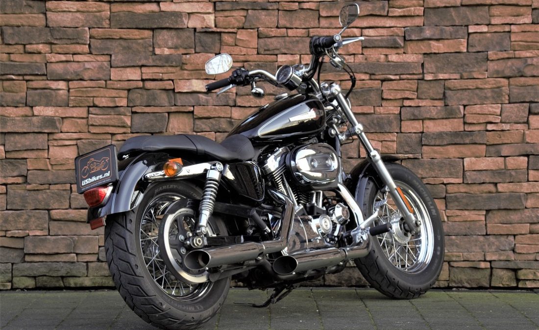 2011 Harley-Davidson XL1200C Sportster Custom RA2