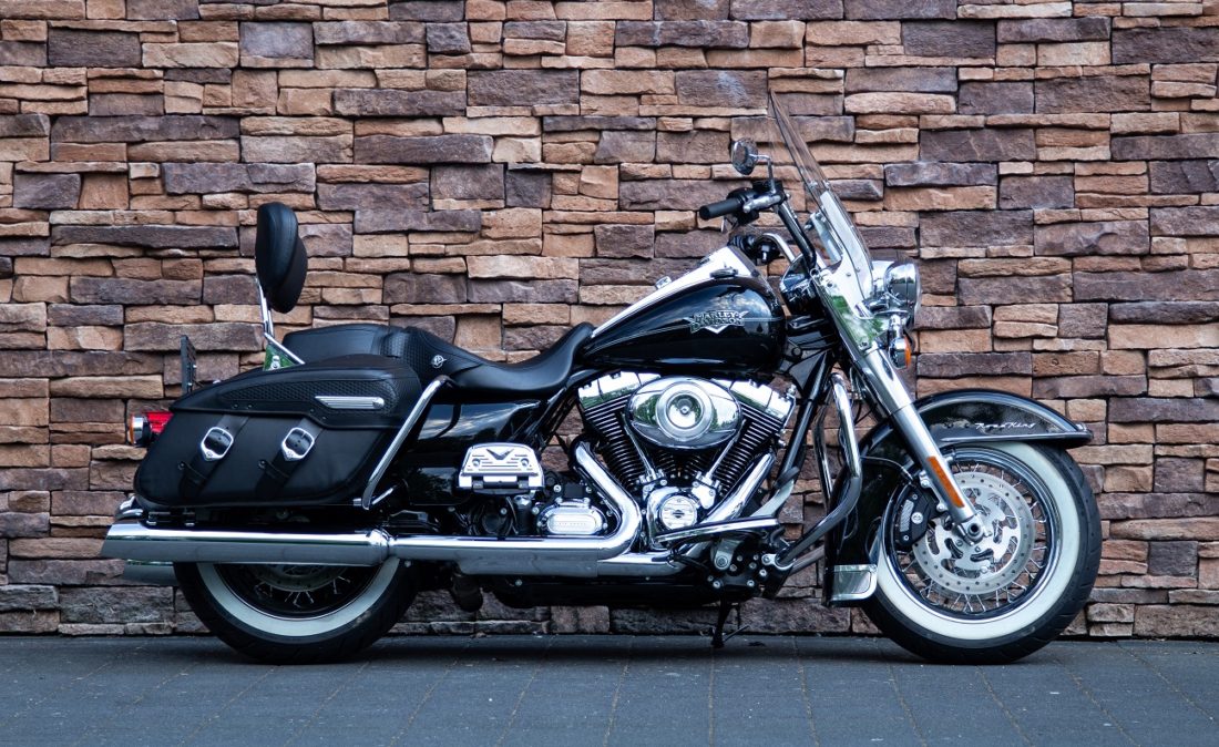 2011 Harley-Davidson FLHRC Road King Classic R