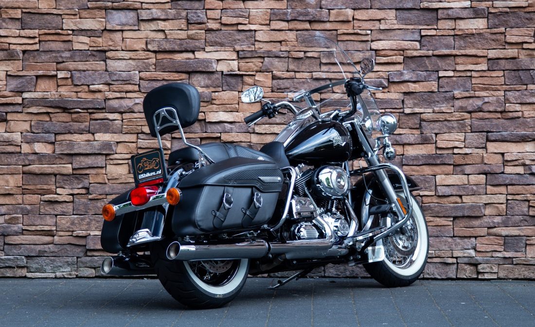 2011 Harley-Davidson FLHRC Road King Classic RA