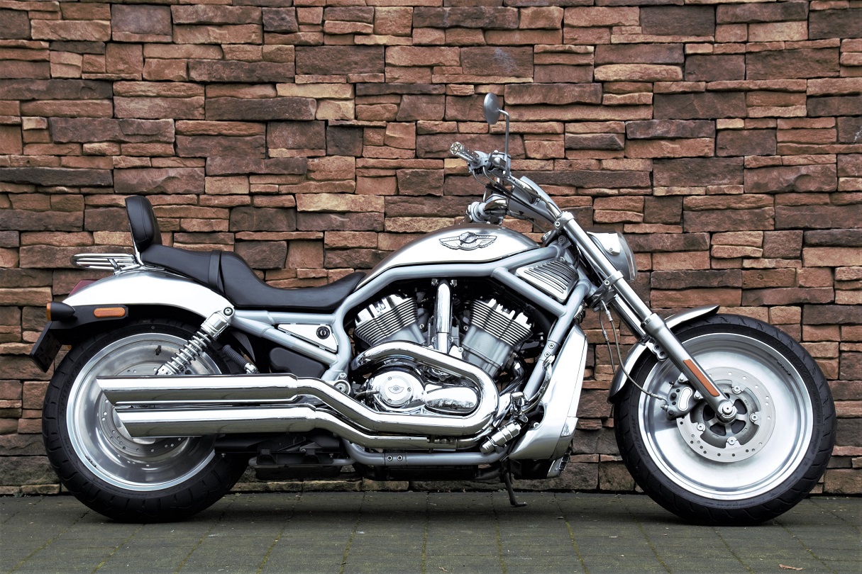 Harley Davidson v Rod 2002
