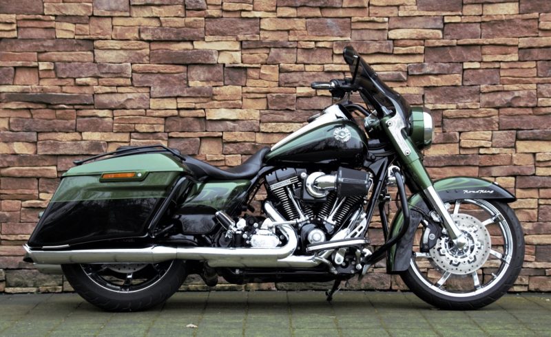 2014 Harley-Davidson FLHRSE Road King CVO 110 Screamin Eagle