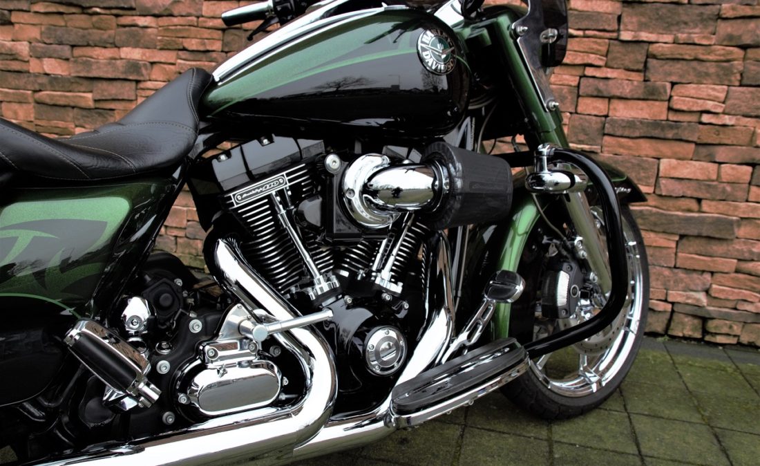 2014 Harley-Davidson FLHRSE Road King CVO 110 Screamin Eagle Rz1