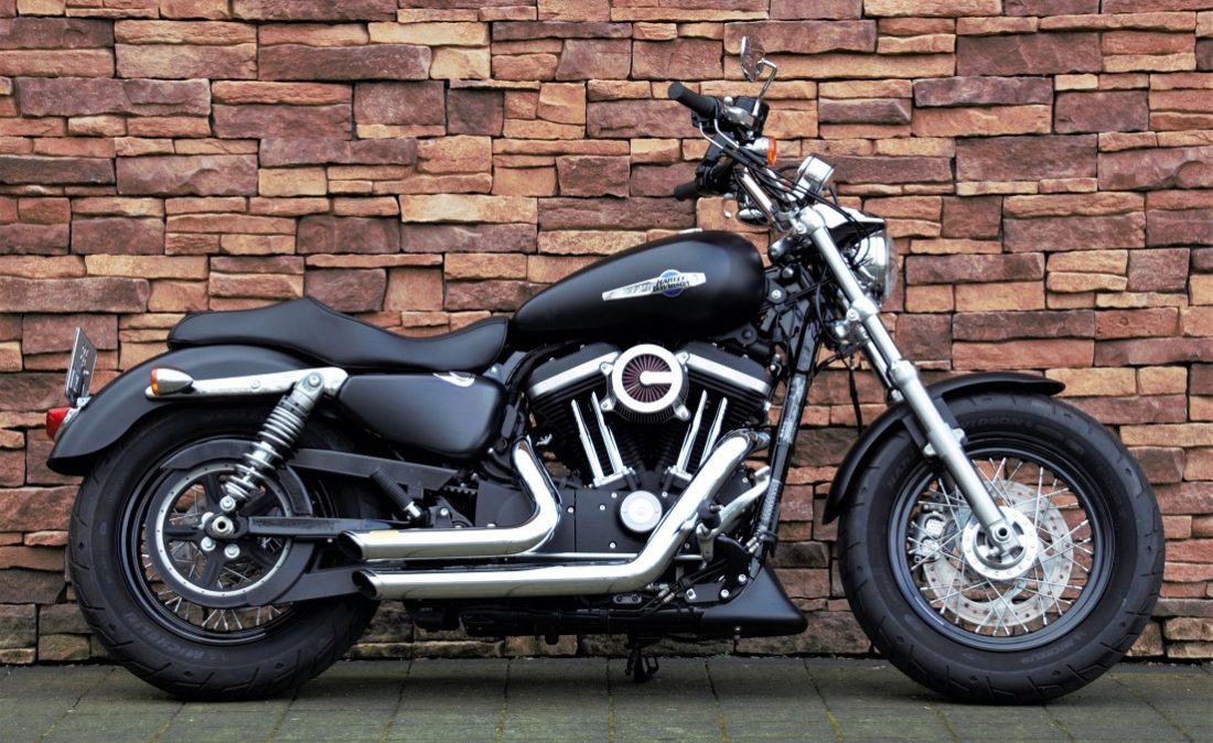 2017 Harley-Davidson XL1200C Sportster Custom R