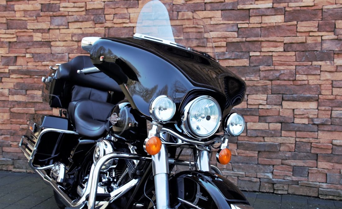 2012 Harley-Davidson FLHTC Electra Glide Classic Touring BW