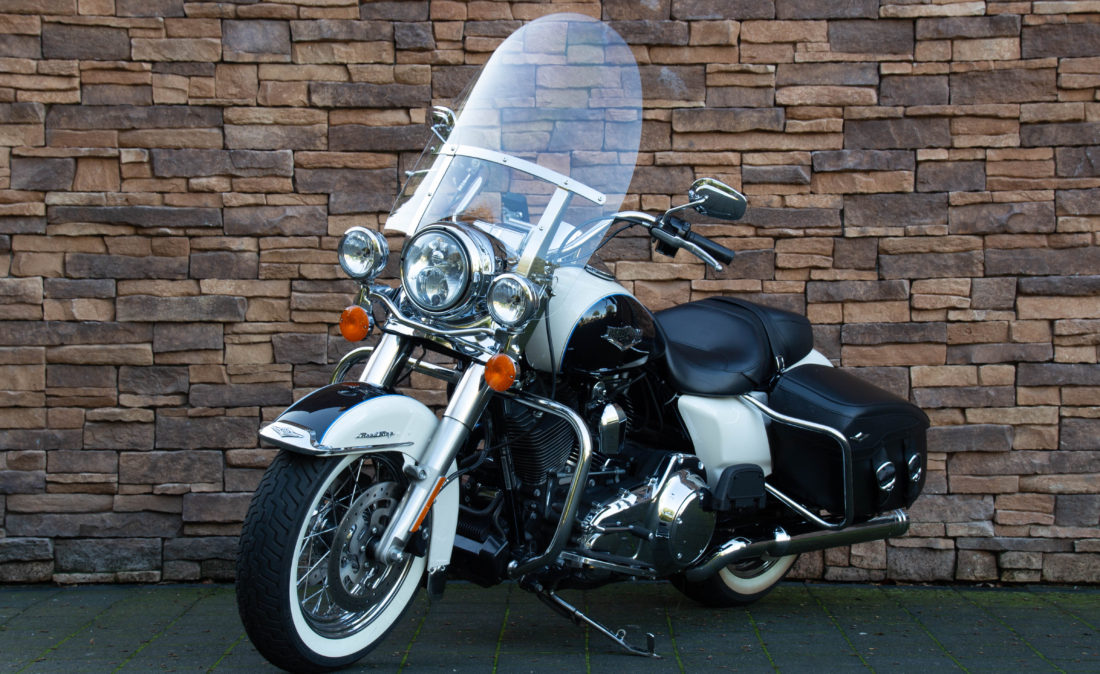 MY 2014 Harley-Davidson FLHRC Road King Classic 103 Touring ABS