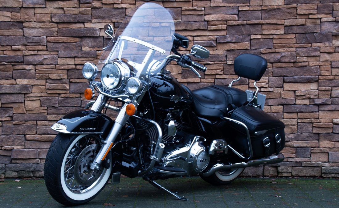 2011 Harley-Davidson FLHRC Road King Classic LV