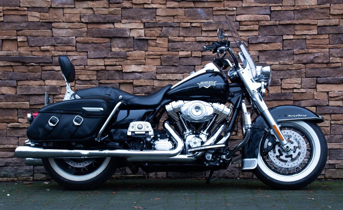 2011 Harley-Davidson FLHRC Road King Classic R